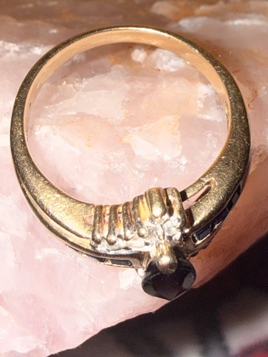 Vintage 10 karat yellow gold, Sapphire, and Diamond ring Sz 7 - Picture 8 of 17